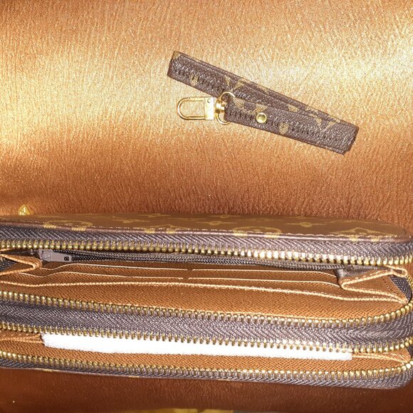 LOUIS VUITTON LV MONOGRAM ZIPPY WALLET - Picture 8 of 10